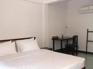 RoongThoeng Place Hotel