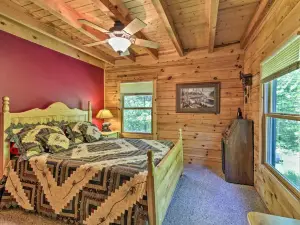Lakefront Hazelhurst Cabin Dock and Pool Table
