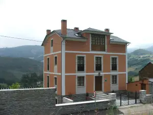 Apartamentos Rurales El Palacio de Doiras