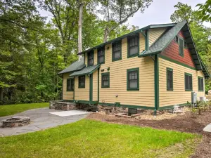 Sugar Berry Craftsman Home in Laughlintown