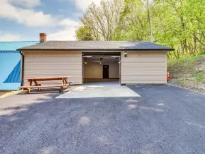 7 Mi to Whitewater Rafting Cozy Lansford Cabin!