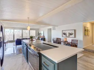 Lake Hudson Home with Patio in Locust Grove