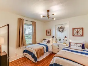 Columbia Cottage with Patio 1 Mi to Downtown!
