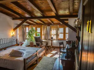 Oikoperiigitis Hotel