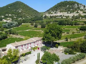 호텔러리 뒤 도매느 드 카바스