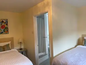 The Queen Hotel