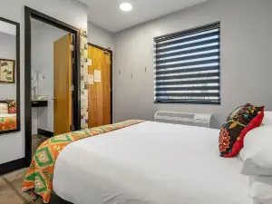 Queen Room with Access to Chef's Kitchen and Pool
