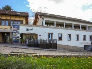 Imola Udvarház Dessert Hotel