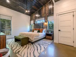 CABIN - Near BLACK MOUNTAIn