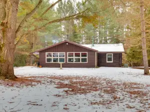 Family Gem Near the Chain of Lakes in Eagle River!