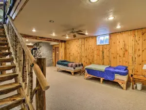 Valders Log Home Near Eea Air Show and Sheboygan!