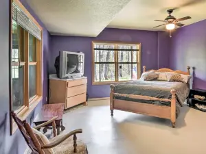 Raccoon River Retreat: Indoor Pool & Outdoor Fun!