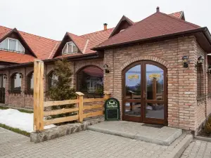 Pensiunea Laci Csarda Ernei