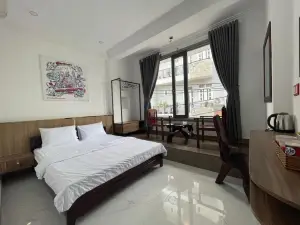 Sen Hồ Hotel