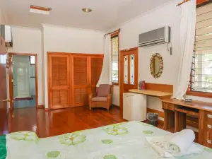 Lynn's Getaway Hotel