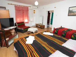 Etno Apartmani ''Vlaška kuća''