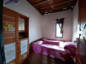 OYO Homes 91248 Desa Wisata Banding Agung Danau Ranau