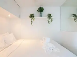 Bright 1 Bedroom Studio with Amazing City Views