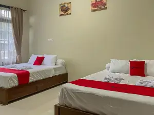RedDoorz Syariah Near Stasiun Madiun 2