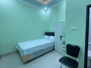 OYO 93664 Homestay Purirano