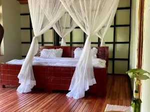 Enshama Game Lodge and Campsite