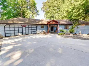 Charming Poulsbo Retreat Hood Canal Views!