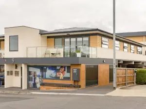 Kangaroo Bay Apartments