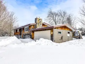 Fire Pit and Yard Peaceful Northcountry Getaway!