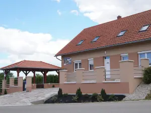Eplenyi Apartmanhaz