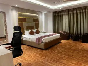 Royal Raj Hotel