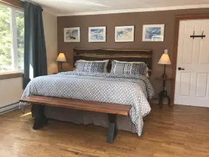 Canadian Rockies Inn - Adults Only