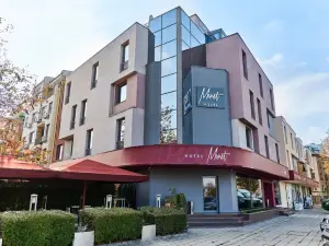 Monet Hotel