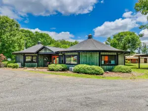 Peaceful Concord Cabin Near Parks and Hiking!