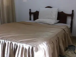 St Lira Hotel