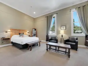 Hanford House Inn