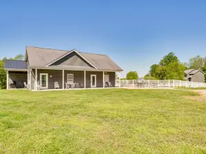 Cozy Cottage in Taylorsville Hot Tub and Lake Views