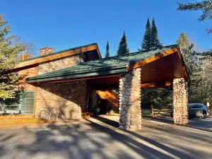 Whitetail Lodge