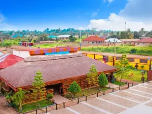 Kikis Court Resort