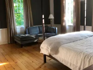 The Inn at Kenmore Hall