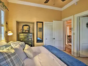 Lakefront Florida Retreat - Pool Table and Boat Dock