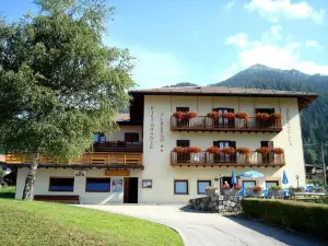 알베르고 리스토란테 세레넬라