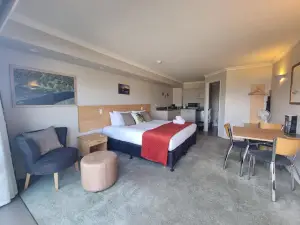 Hotel Lake Brunner