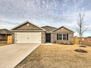 Siloam Springs Home, Close to Parks and Trails!