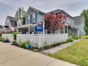 Lake Chautauqua Studio Walk to Shops and Dining