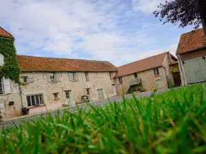 Maison d'Hôtes Ferme d'Issonges B&B