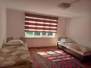 Guest House Shirin
