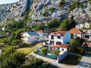 บ้านหยุดวันหยุดมอนส์ออเรียส