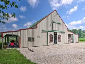 Renovated Bunkhouse on 12-Acre Horse Farm!