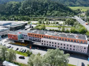 Hwest Hotel