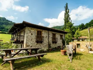 Casona de El Castañíu